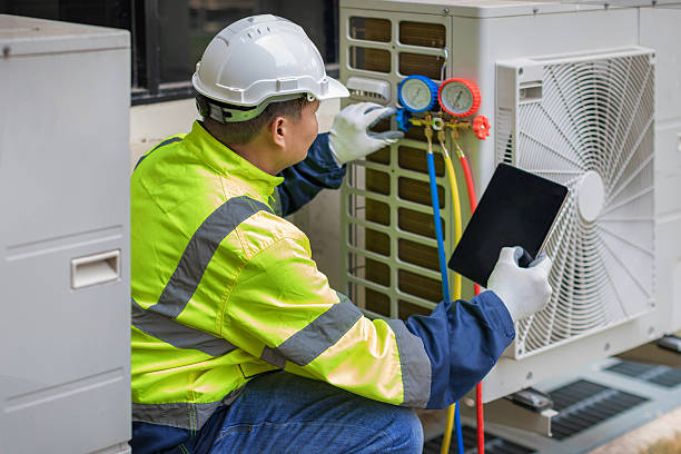 Professional Hvac technician working in Brimfield, IL
